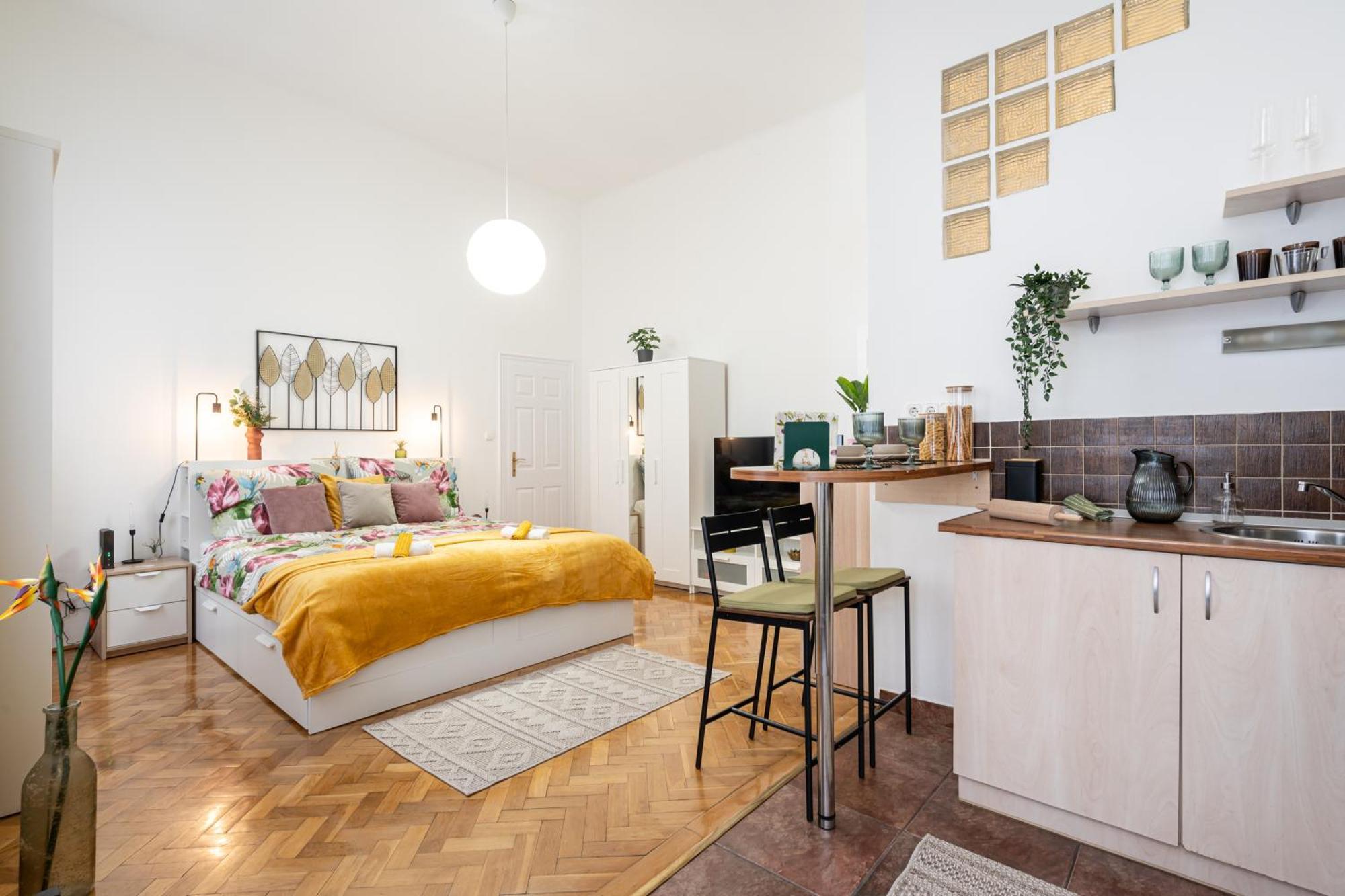 Cosmopolitan Studio - Chic Getaway In A Fancy Neighbourhood Budapest Exterior photo